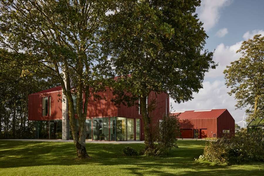A house so red even Snoopy would “dream” of it,